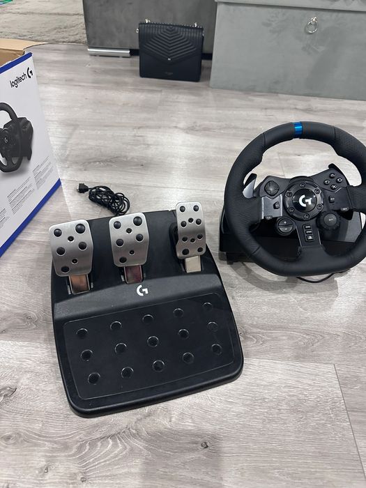 Ігровий руль Logitech