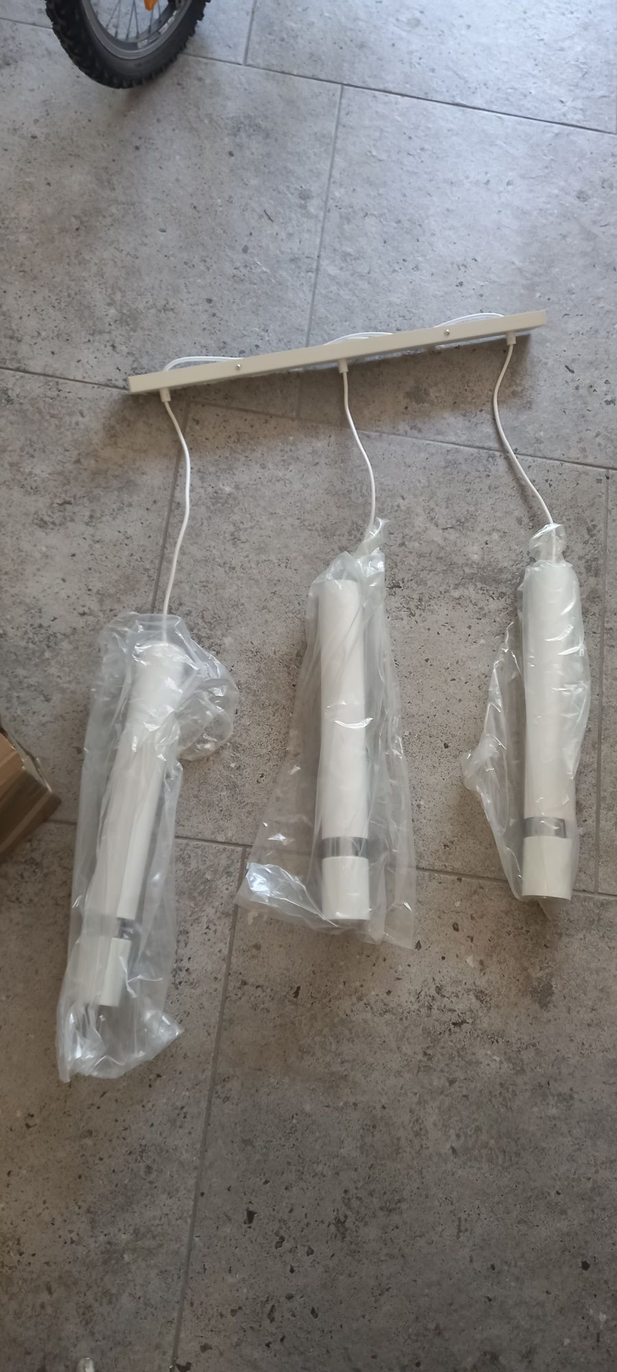 Lampa wisząca Joker biało-srebrna 3 x GU10 Milagro
Zobacz szczegóły pr