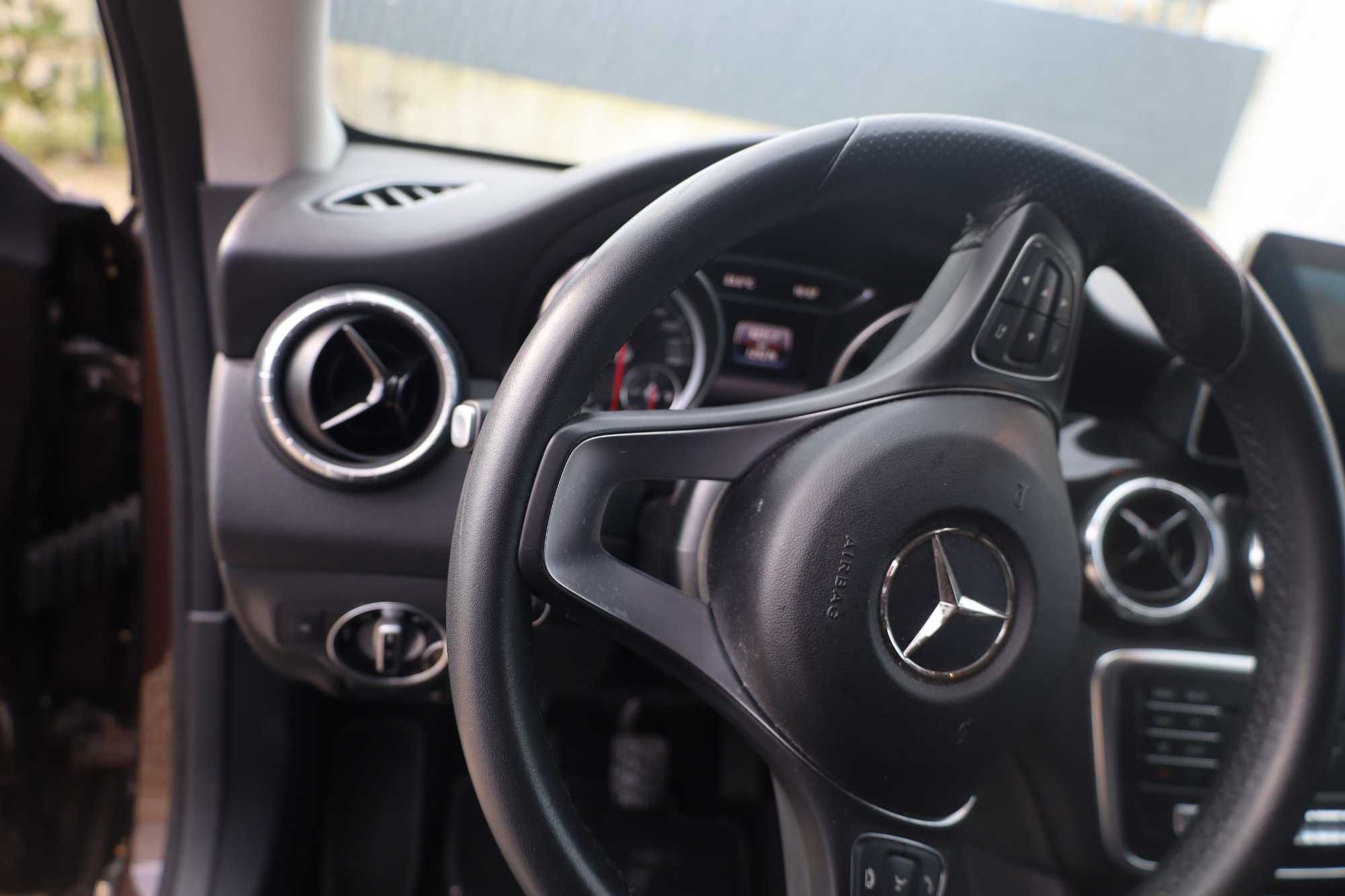 Mercedes CLA 180  Bons Extras