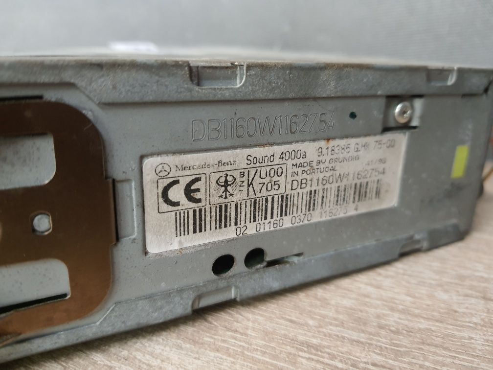 Radio samochodowe Mercedes Sound 4000 + kod Vito W124 W202 W208 W210