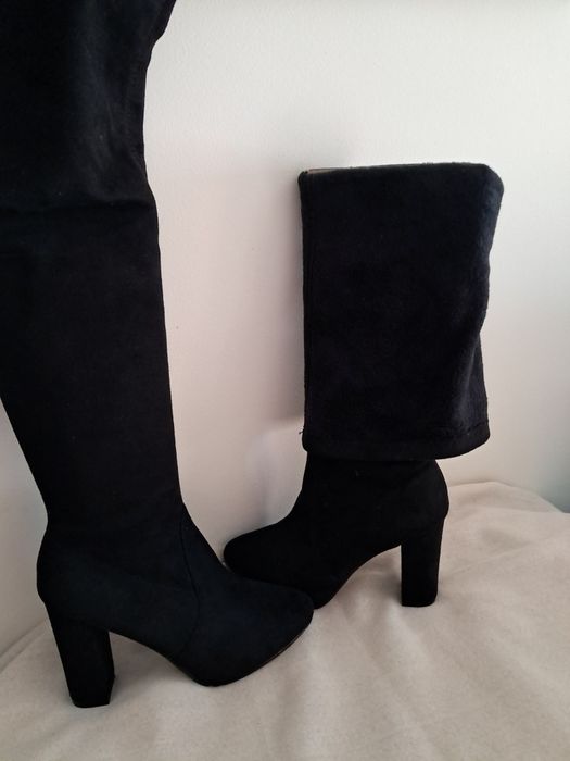 Botas altas, tamanho  36 ,   preta , NOVAS,  forradas em pelo .