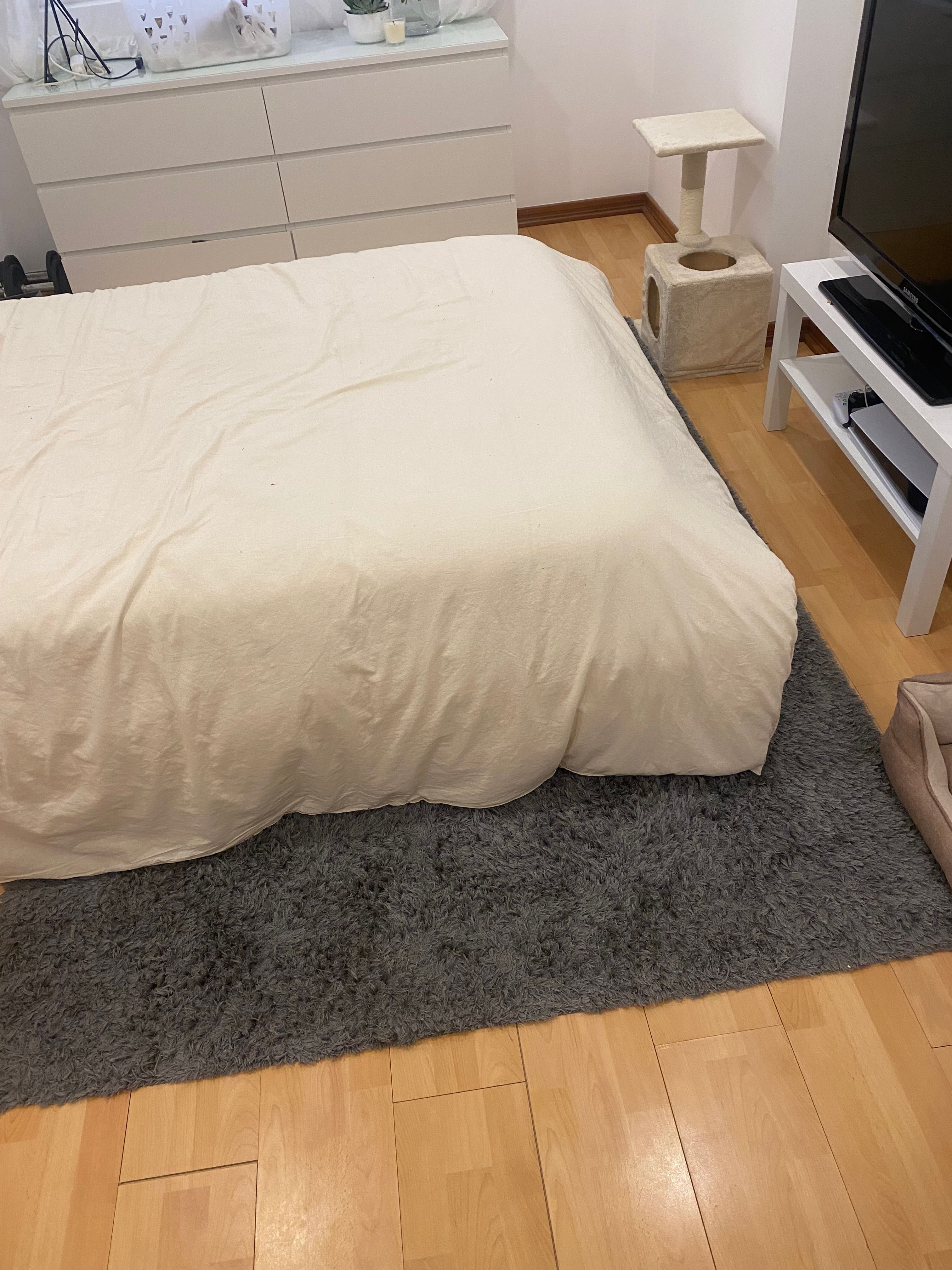 Tapete cinzento para quarto ou sala