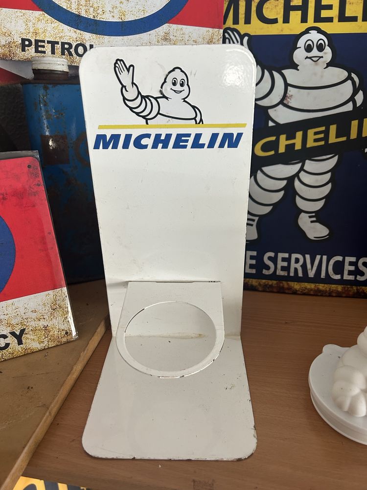 Mascote, carrinho e michelin