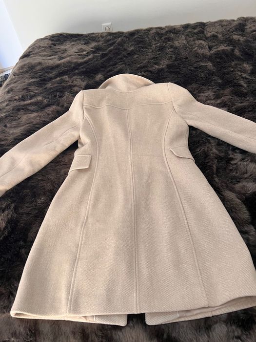 Casaco bege seminovo tamanho M