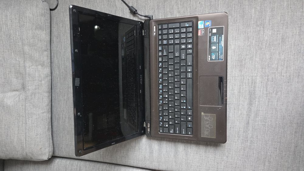 Asus K52J - i7, 4GB RAM, brak HDD