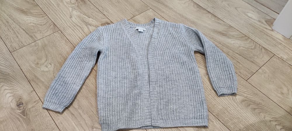 Sweterek Primark rozmiar 122 6-7 lat

Stan bardzo dobry