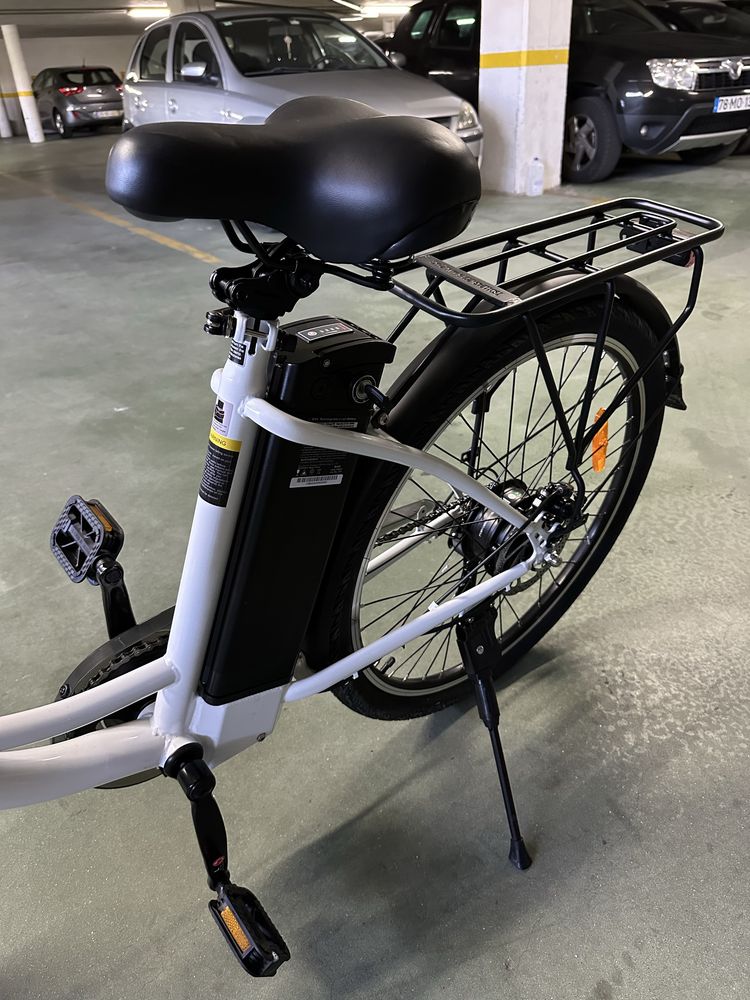 Bicicleta eletrica DYU C6 nova