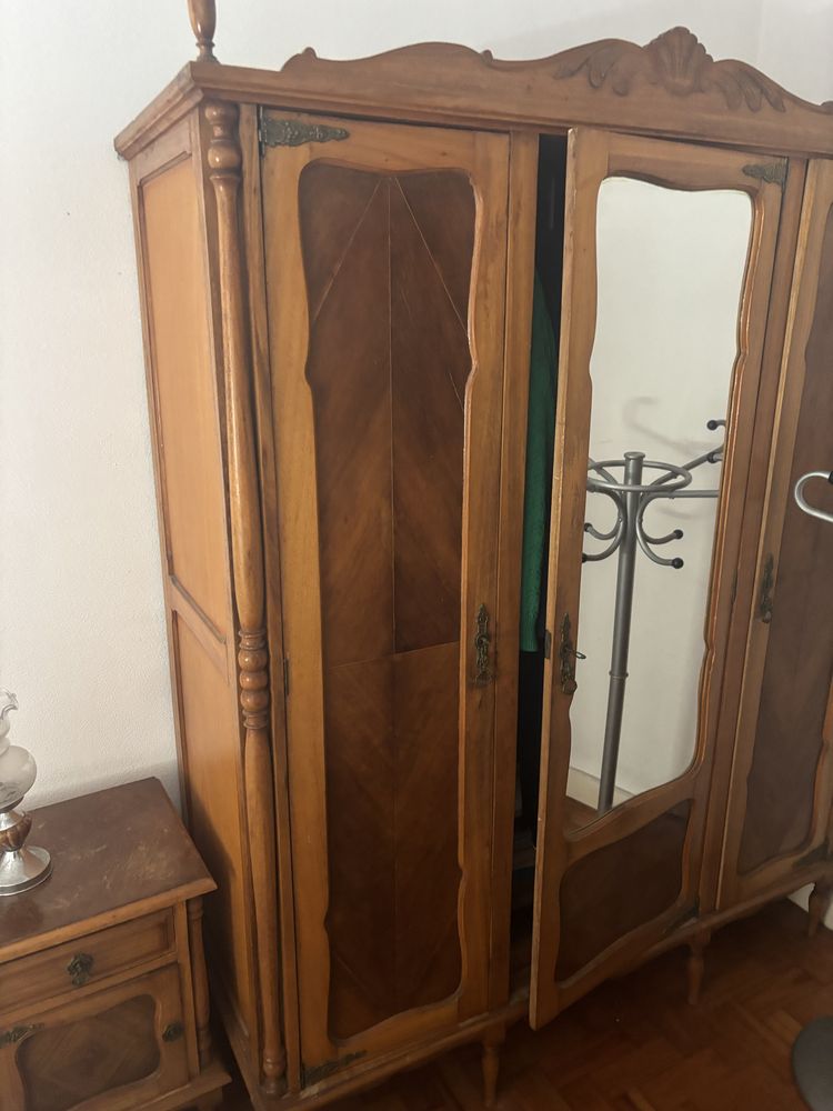 Mobilia de quarto antiga
