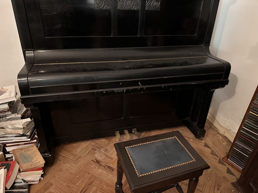 Piano H Lubitz berlin