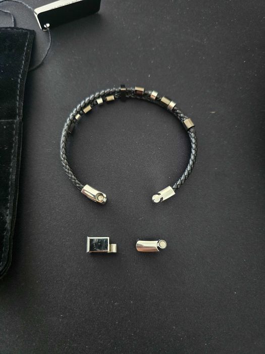 Pulseira Police - couro com pequenos detalhes