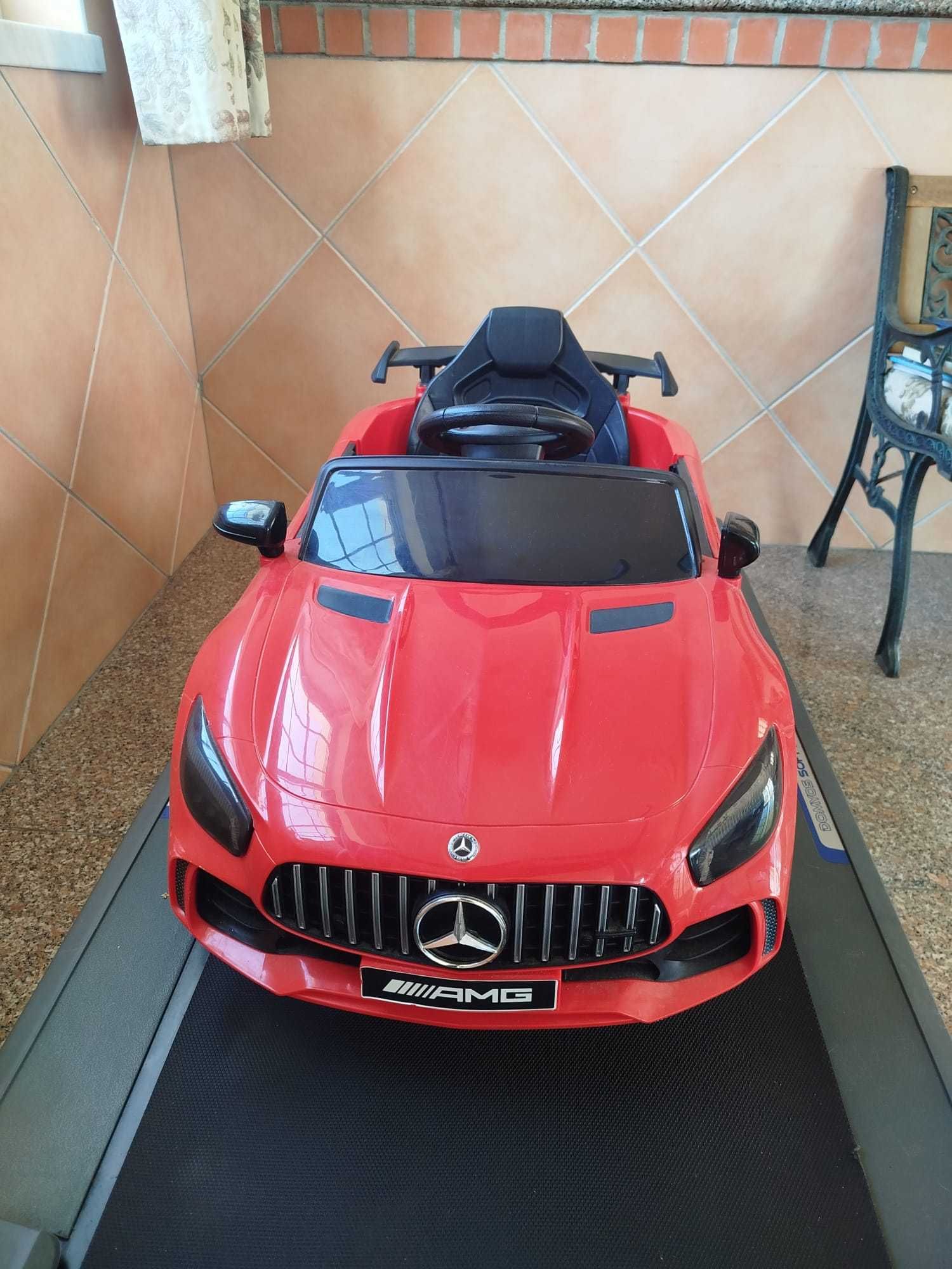 Carro bateria infantil Mercedes GTR c/ bateria 12v e controle remoto