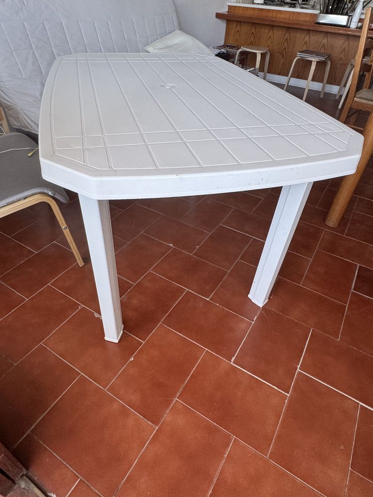 Mesa de resina retangular branca