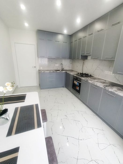 ВІЛЬНА квартира! Руська, ЦЕНТР. Новобудова подобово, погодинно!Все є!