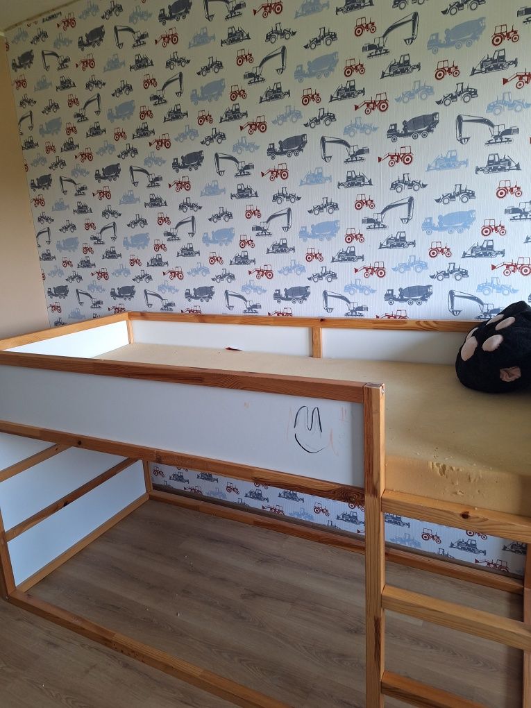 Łóżko KURA z IKEA dla młodzieży i dzieci z materacem, zadbane