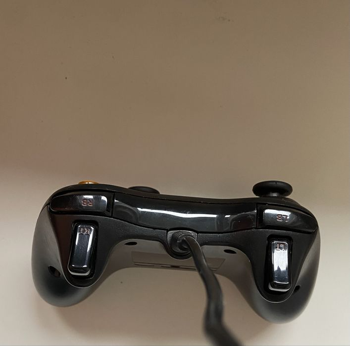 Pad Xbox 360 po kablu