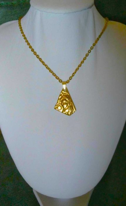 Colar Aço Dourado c/ Pendente Senhora Mistica NOVO - SALDO