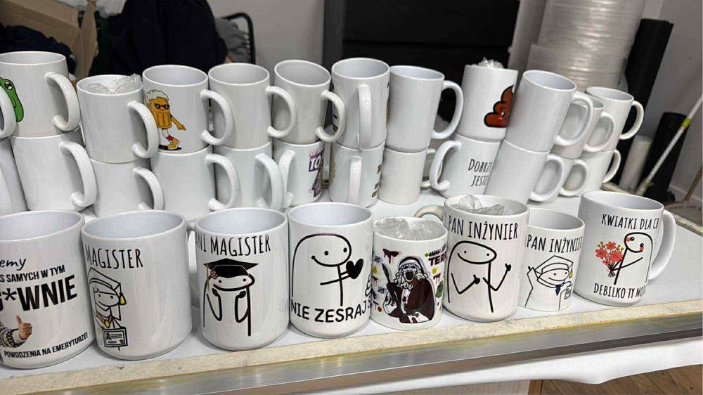 Kubki z wadliwą grafiką – śmieszne i wulgarne napisy, 5 zł/szt