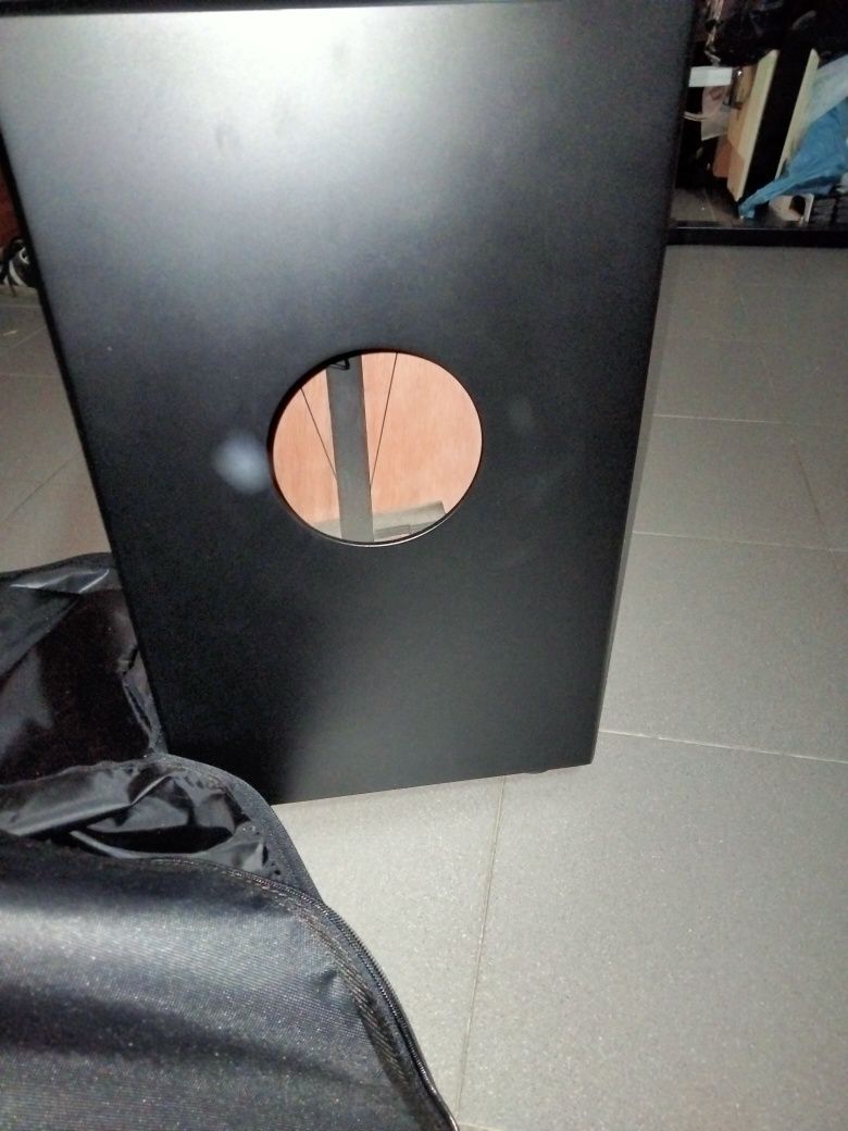 Cajon preto e saco almofadado