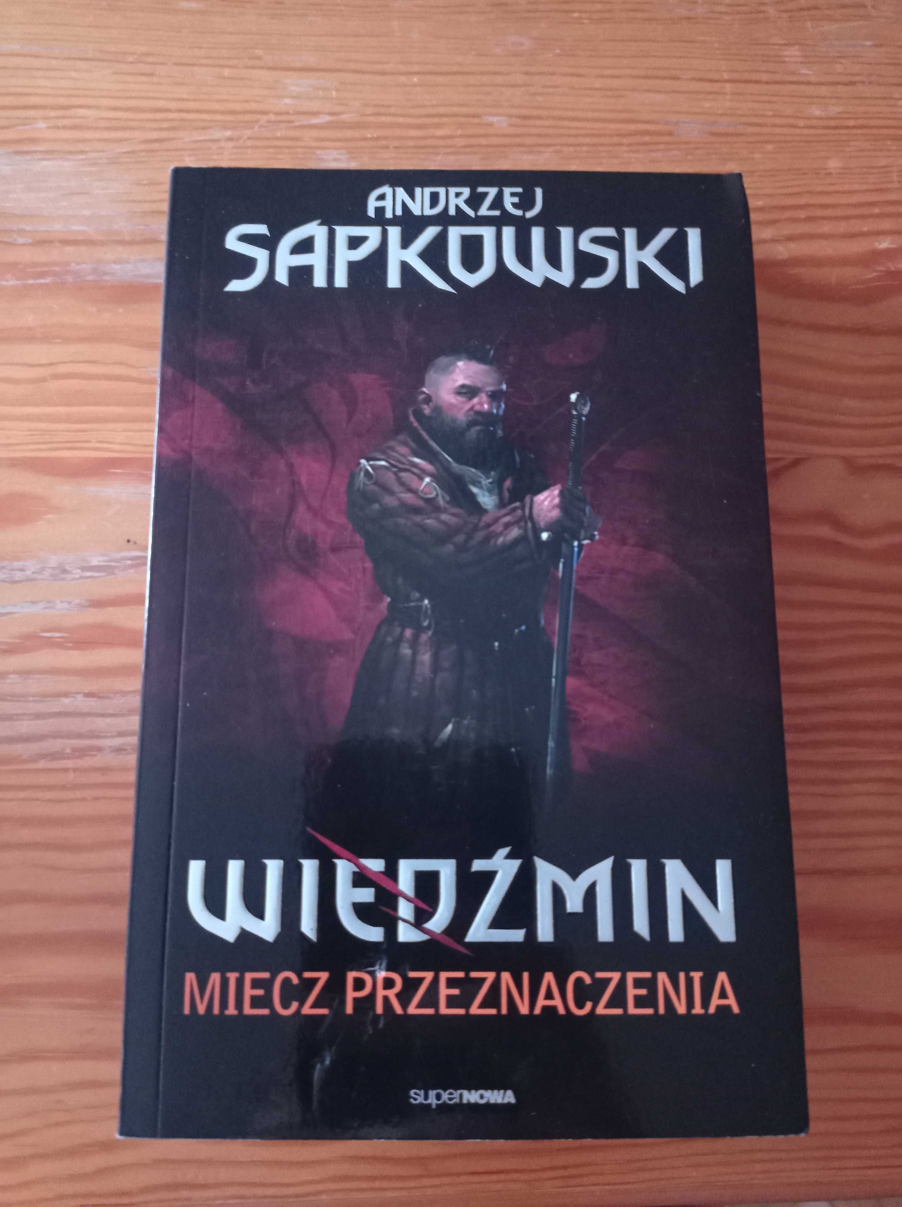 Sprzedam książkę z serii Wiedźmin - Miecz przeznaczenia