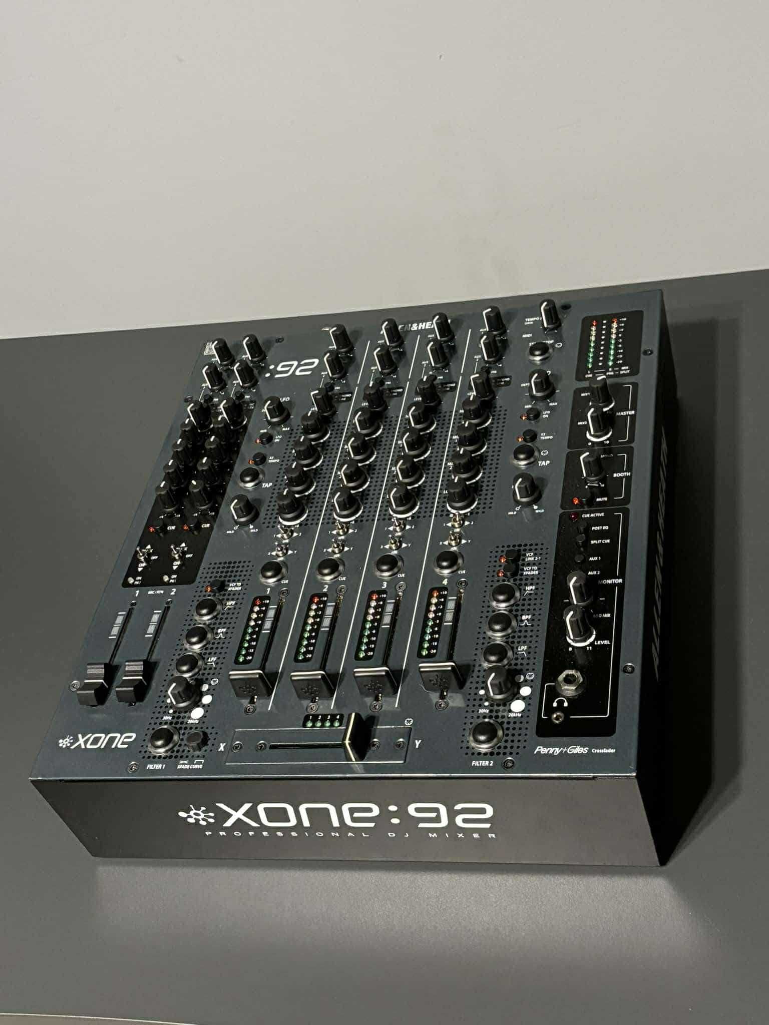 Mikser ALLEN & HEATH XONE:92 stan idealny