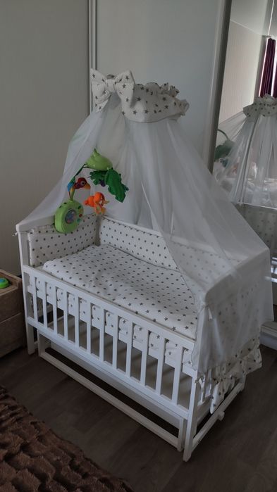 Дитяче ліжечко з матрацом