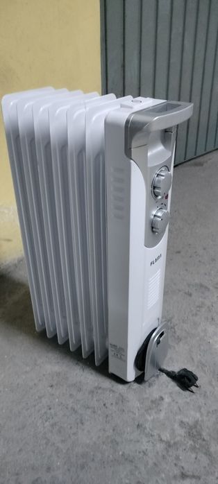 Radiador elétrico a óleo