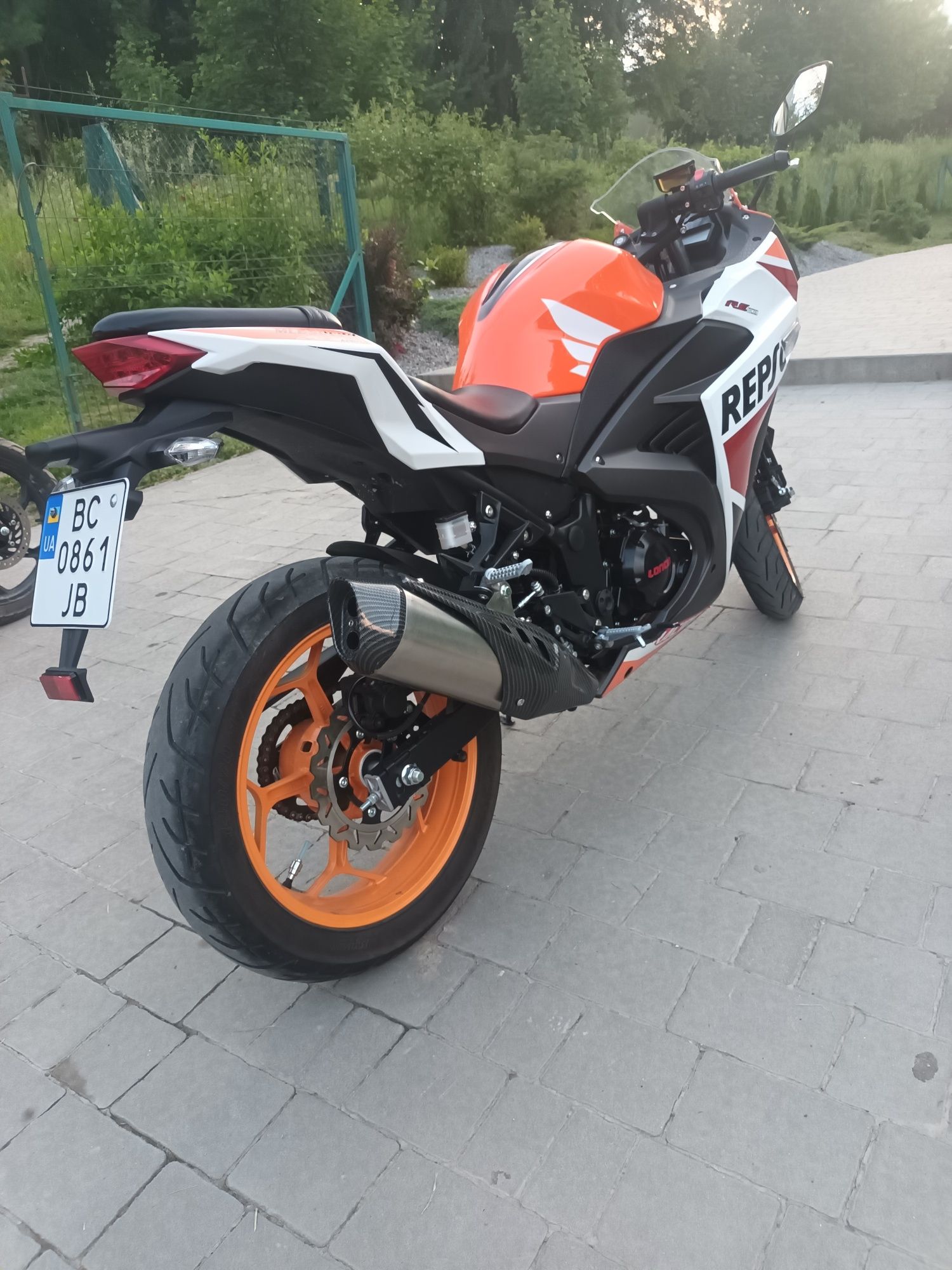 Продам мотоцикел лонсін 250 стан як новий мотоцикел доглянуті масла мі