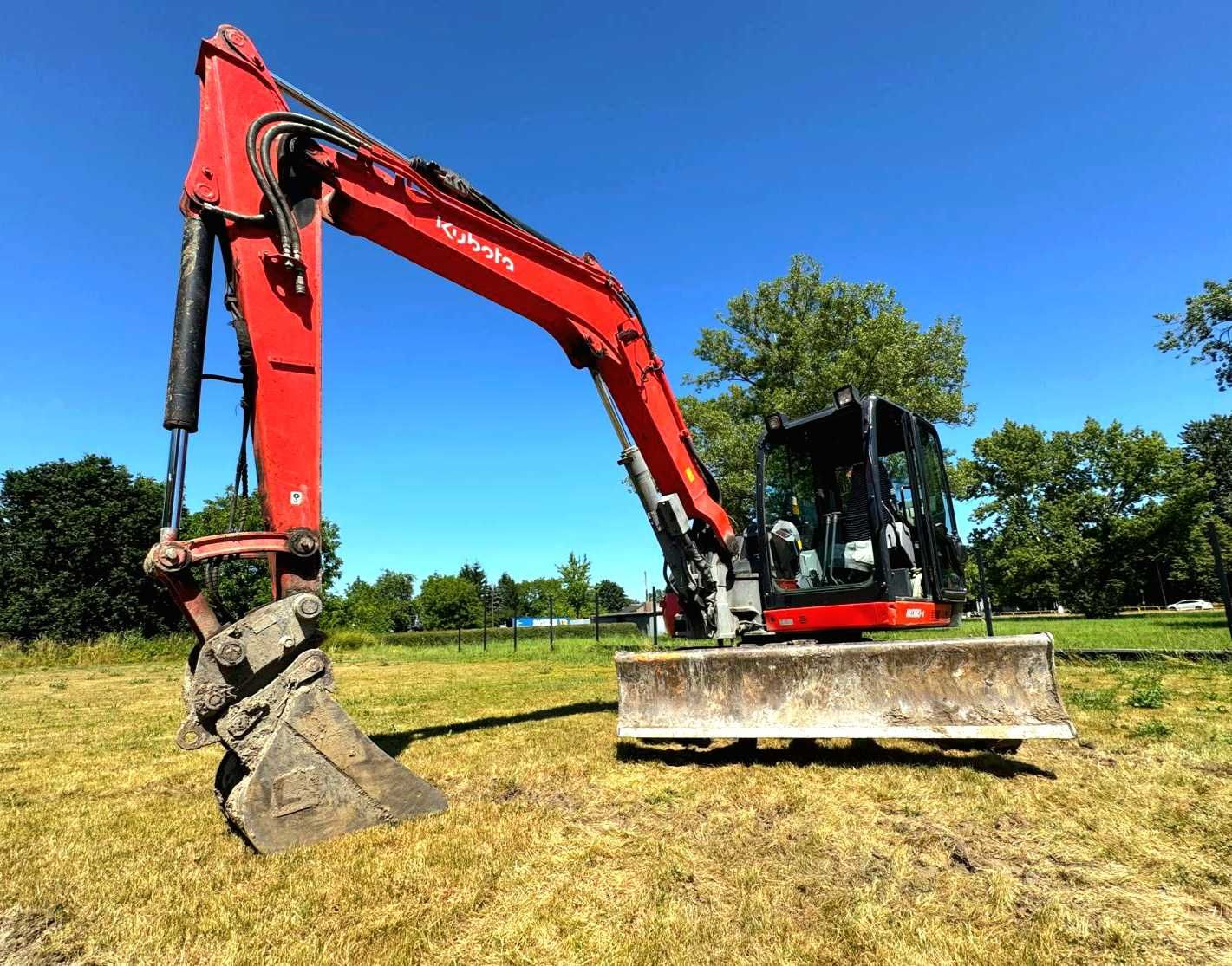Wynajem koparki gąsienicowej 9t z młotem udarowym 300kg - z operatorem