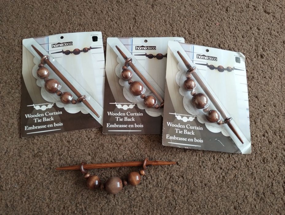 Uchwyty do upięcia firan, zasłon