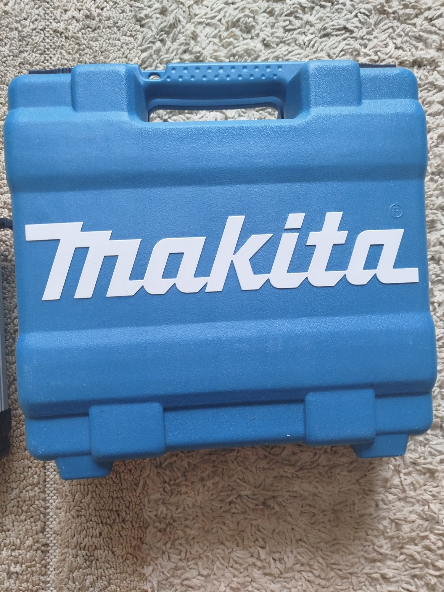 Gwoździarka Makita AF506
