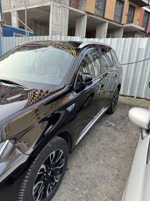 Авто Mitsubishi Outlander PHEV 2018
