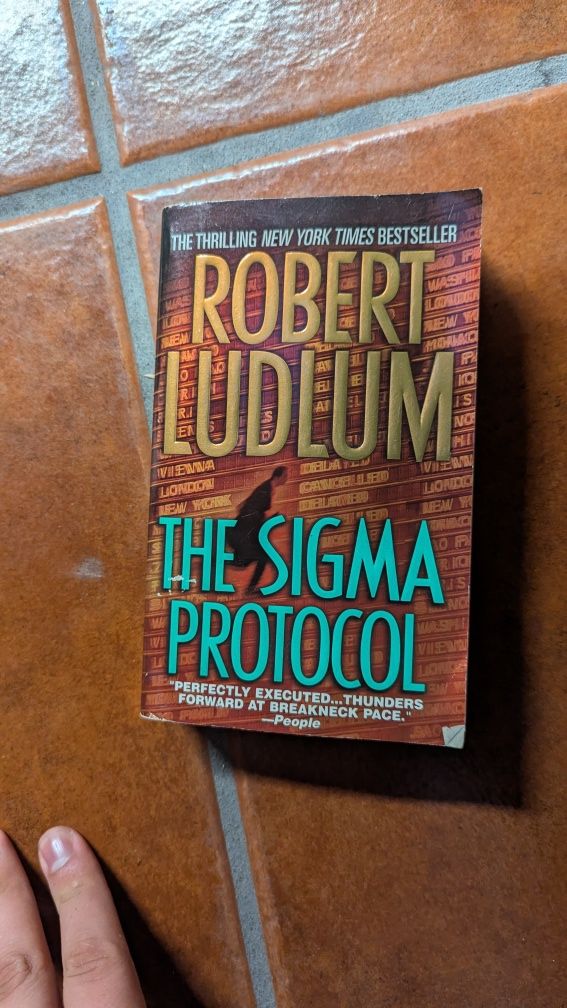 The sigma protocol - Robert Ludblum em inglês
