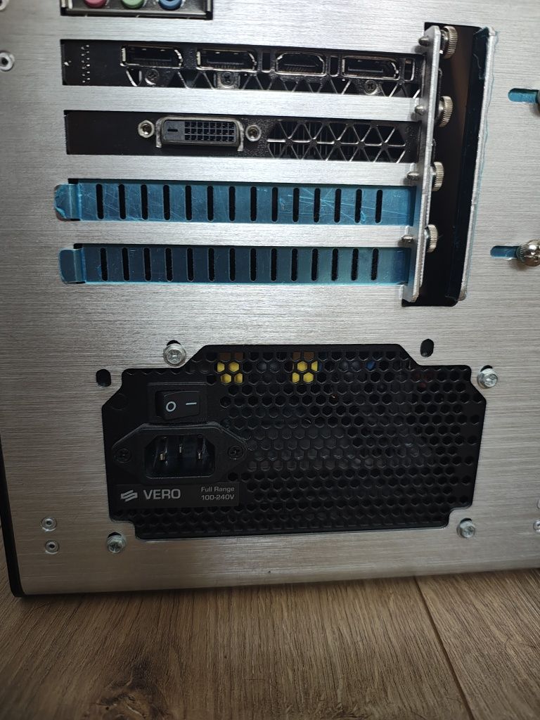 Komputer stacjonarny SSD 250 GB, i7 -8700, GTX1070Ti