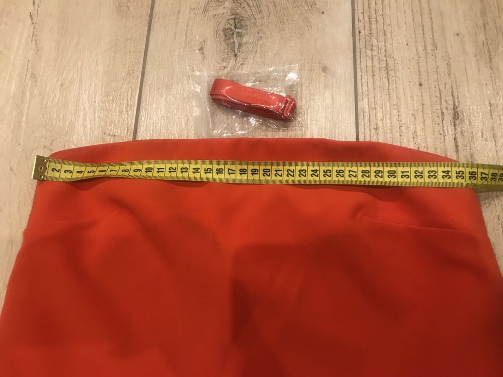 GUESS czerwony kombinezon odkryte plecy XS