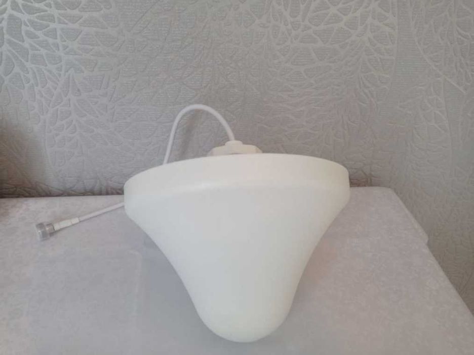 трехчастотный усилитель связи с антеннами