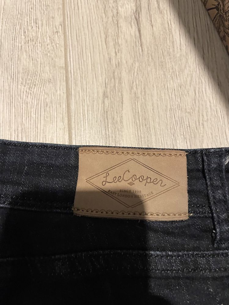 Czarne spodnie chinosy lee cooper