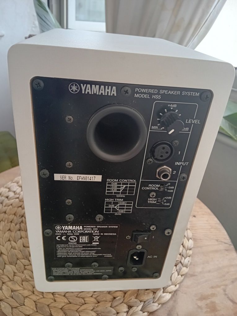 Monitores Yamaha Hs5