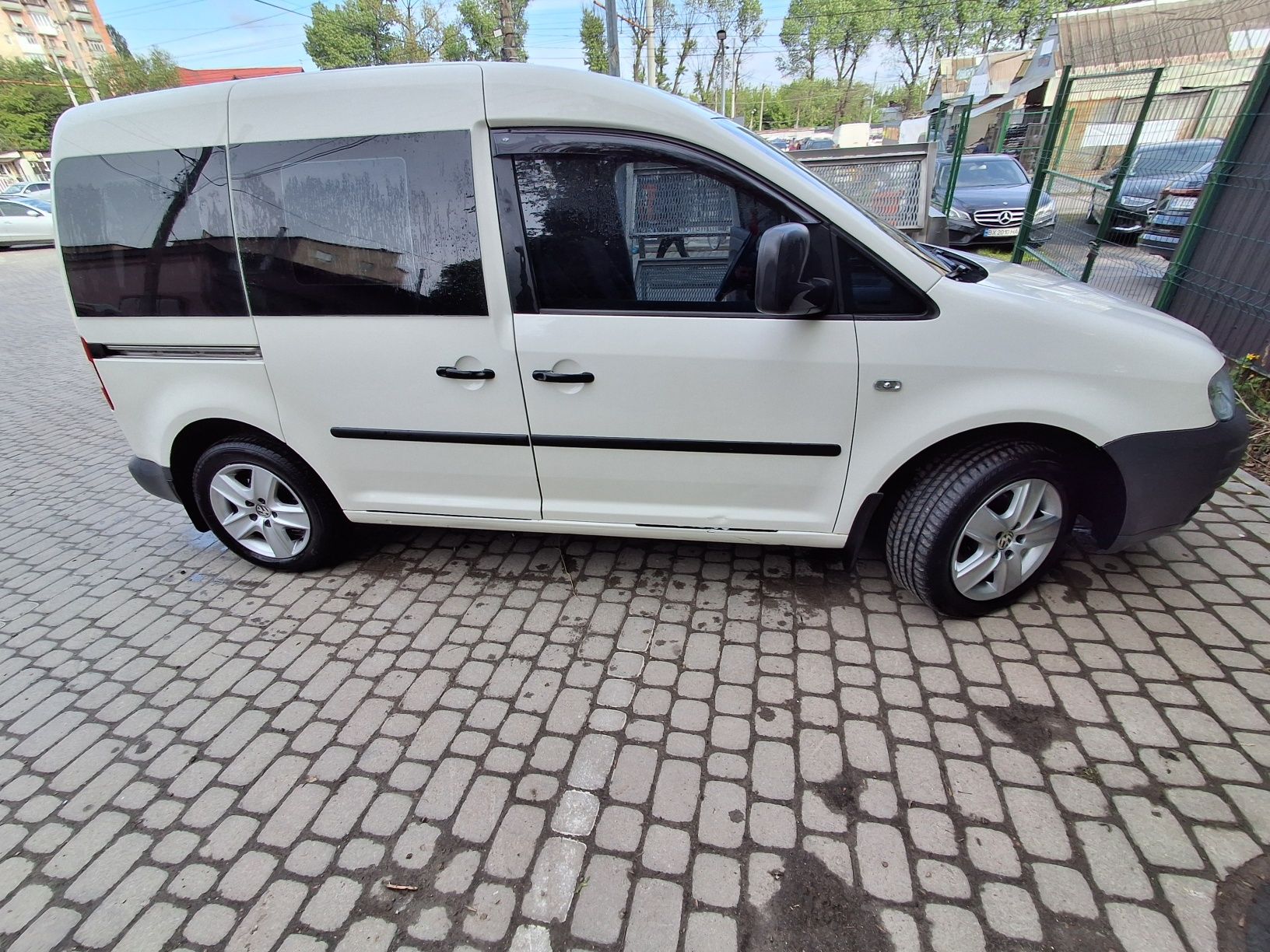 Продам надійний  автомобіль 1.9 тді
