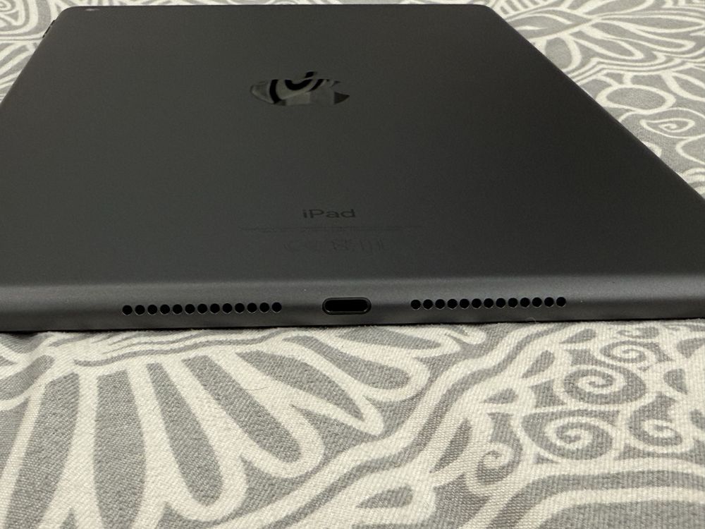 Продаю iPad 9-го поколения (2021)