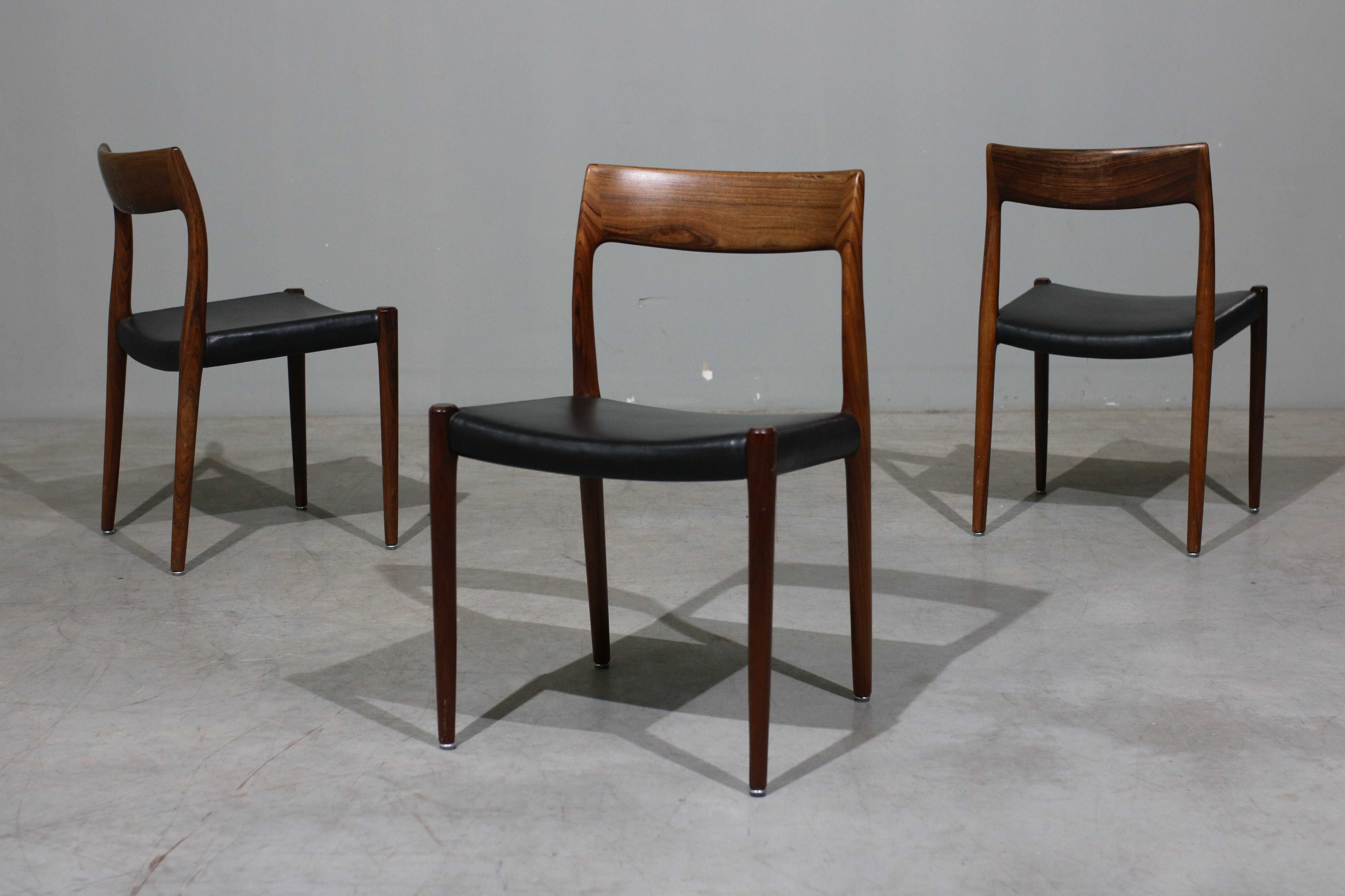 Cadeiras Niels O. Moller modelo 77 em pau santo