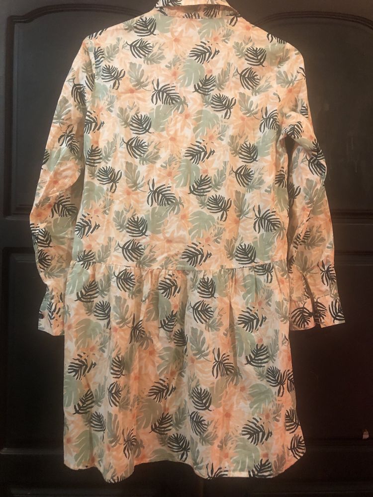 Vestido manga comprida, com ramagens  gola
