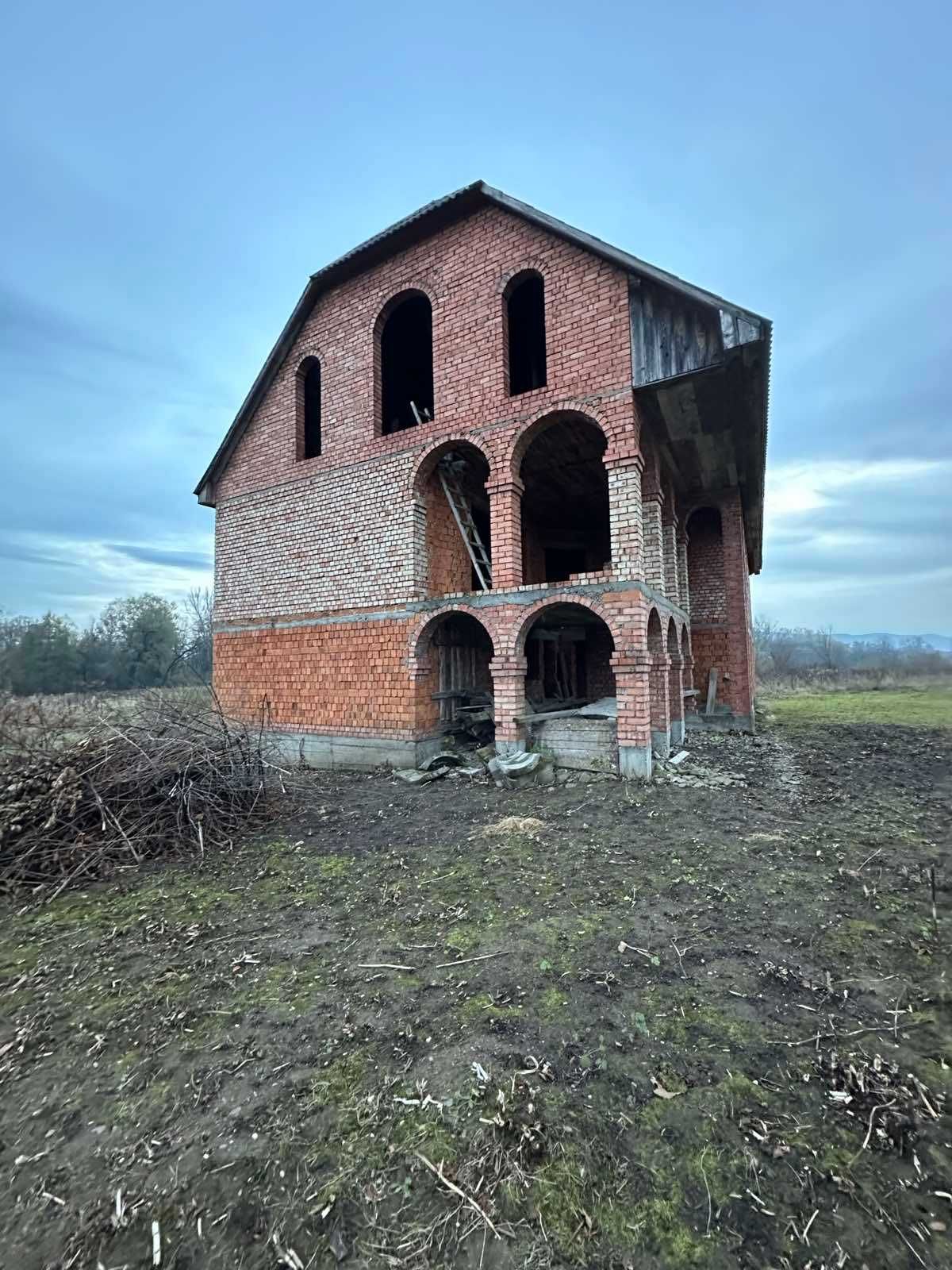 Продається недобудований будинок в с. Біла Церква