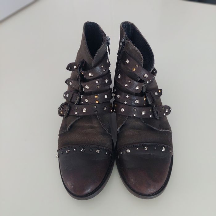 Botas em pele pretas