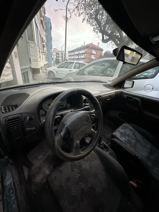 Carro antigo , mas valente. Motor funcionando direitinho.