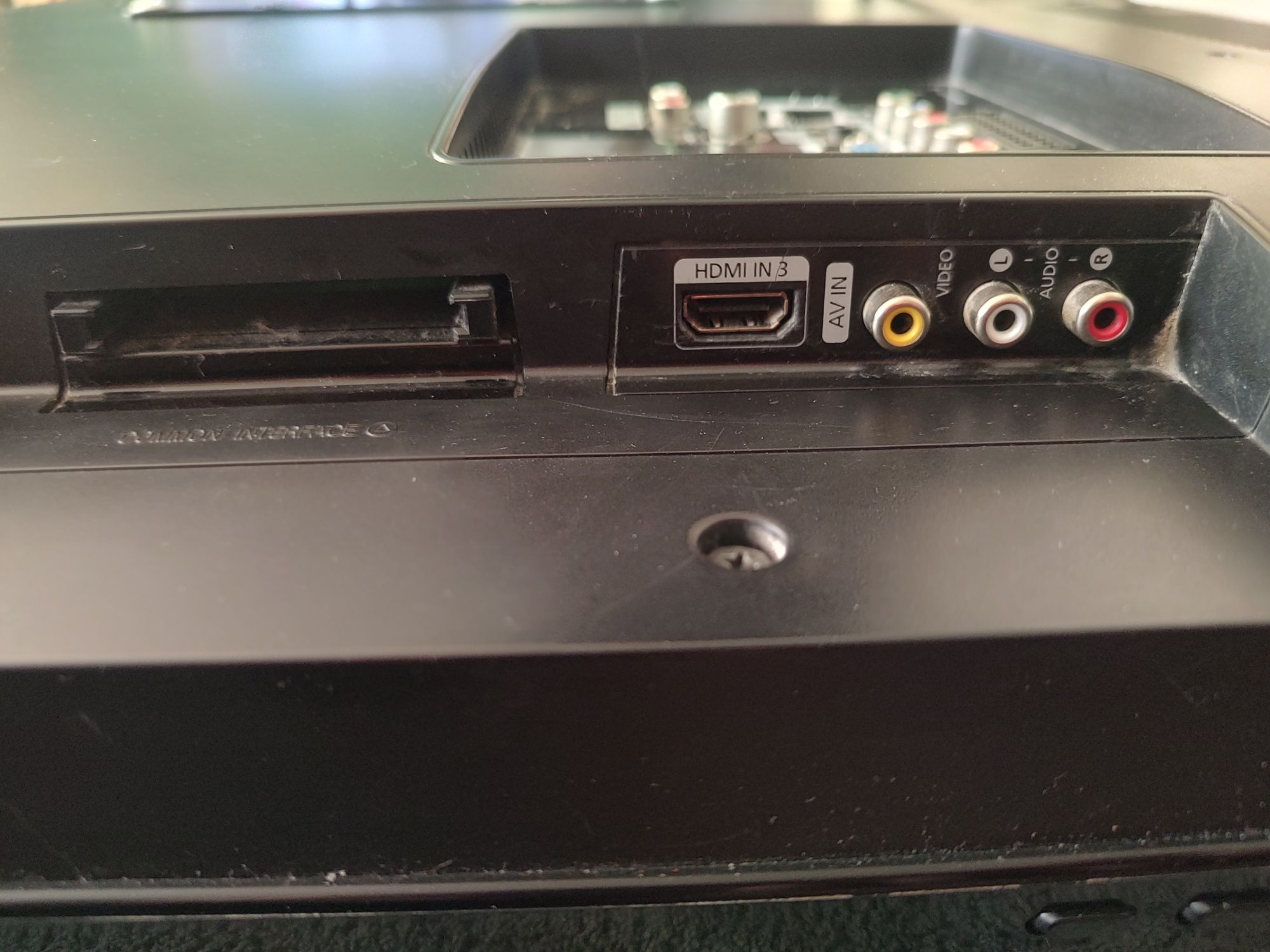 Telewizor 37" Samsung LCD + uchwyt ścienny