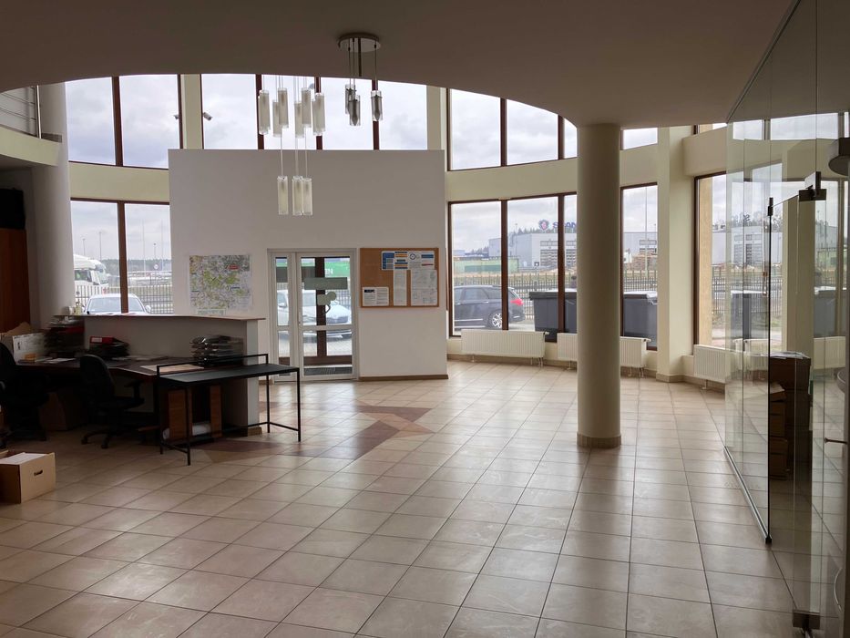 Pomieszczenia biurowe (od 12 do 30 m2) i magazyn (155 m) na wynajem