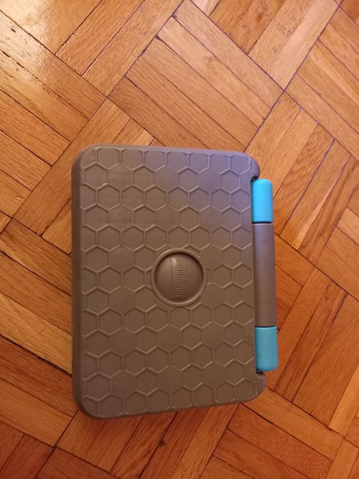 Grająca książeczka i laptop