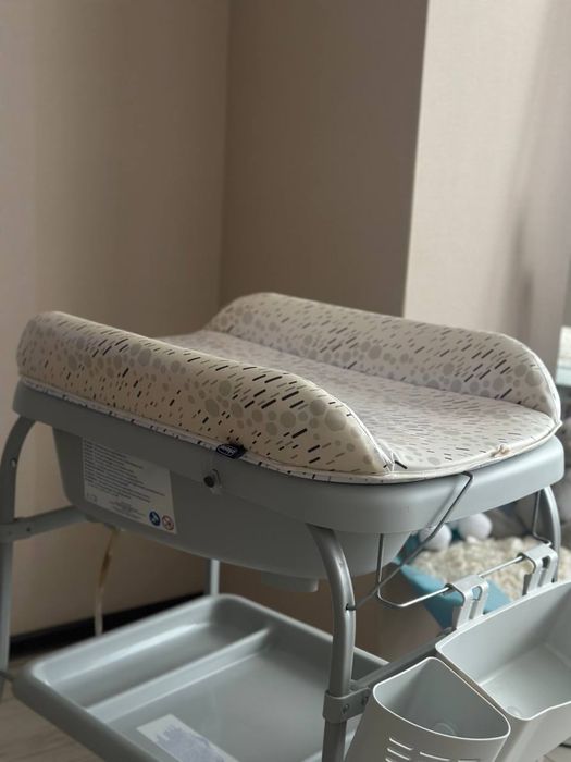 Столик для пеленання з ванночкою Chicco