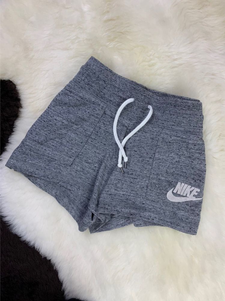 Жіночі шорти Nike Spotswear Найк шорты спортивные