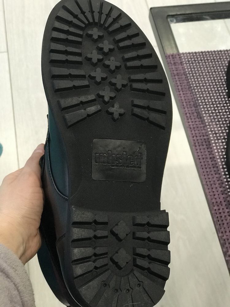 Продам ботинки модные